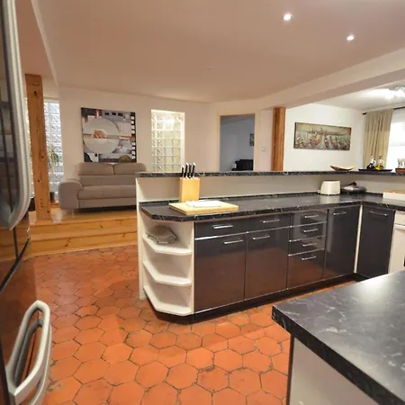Dachgeschosswohnung Josefov Fuer 8 Personen In Apartment *