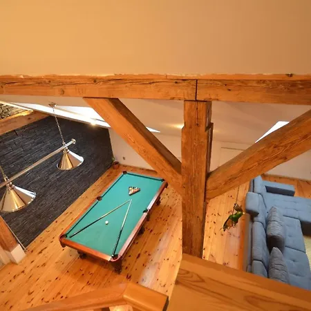 Dachgeschosswohnung Josefov Fuer 8 Personen In *