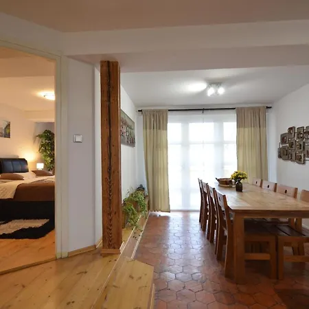 Dachgeschosswohnung Josefov Fuer 8 Personen In *