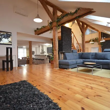 شقة Dachgeschosswohnung Josefov Fuer 8 Personen In *