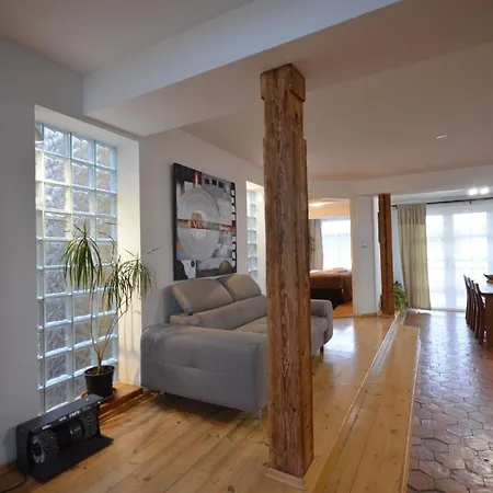 Dachgeschosswohnung Josefov Fuer 8 Personen In براغ