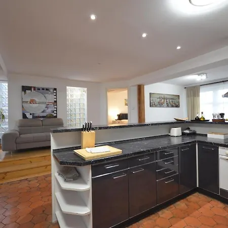 Apartment Dachgeschosswohnung Josefov Fuer 8 Personen In